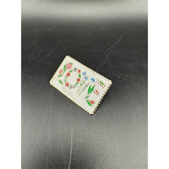 1982 "LOVE" Postal Stamp Enamel Pin - Picture 3 of 5